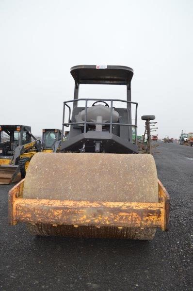 '11 Volvo SD70D vibrating roller w/ 2,082 hrs, (Works and runs great!)