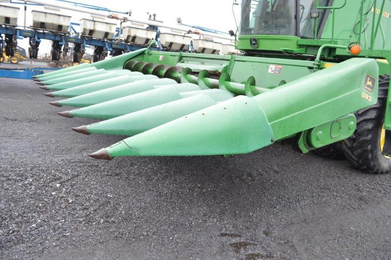 JD 893 8 row corn head w/ contour master hookup