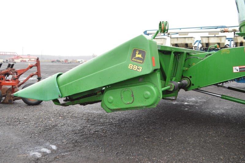 JD 893 8 row corn head w/ contour master hookup