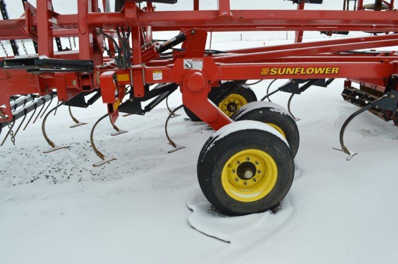 '14 Sunflower 6333 25' field finisher w/ tine leveler and rolling baskets (