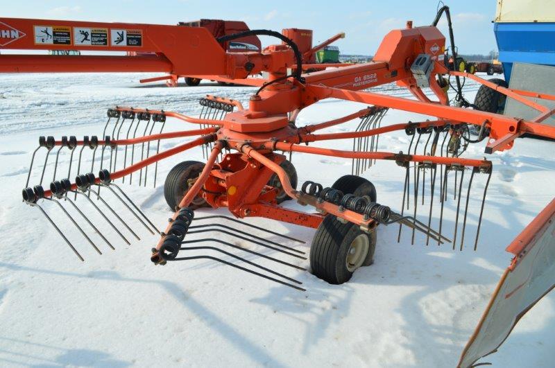 Kuhn GA6522 Gyro twin rake w/ side delivery