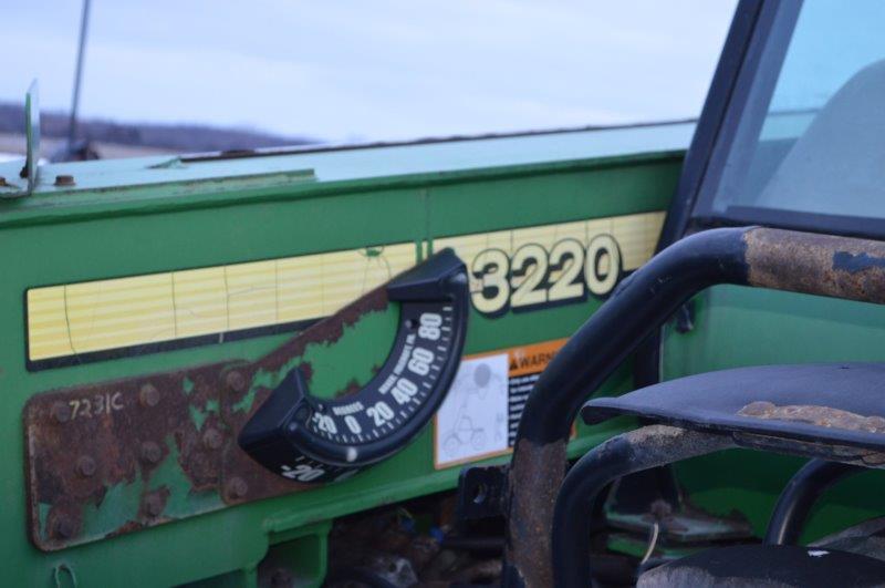 JD 3220 32' telehander w/ 8' material butcket, 8,609 hrs, 4sp w/ LHR, 4wd,