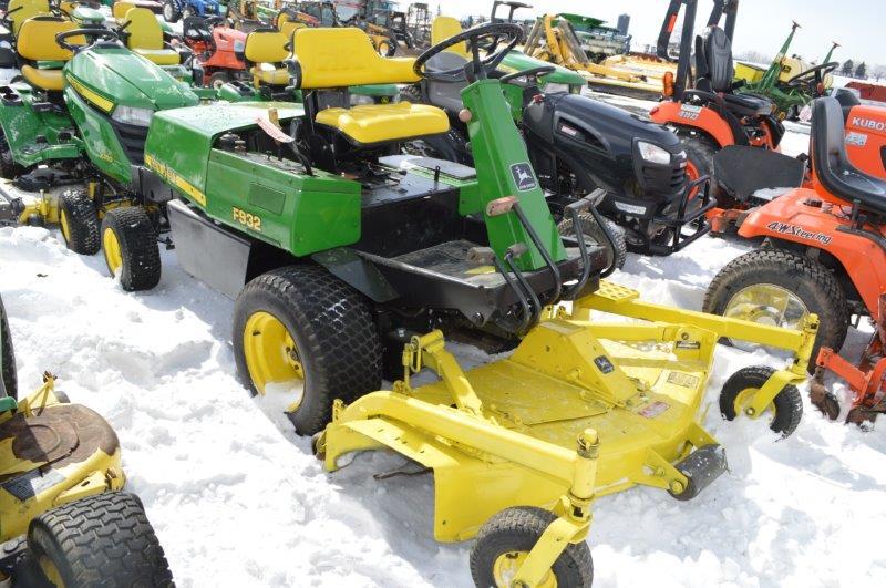 JD F932 zero turn lawn mower