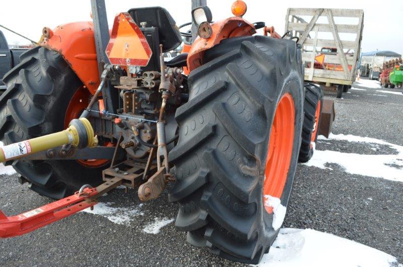 Kubota M8030 w/ Quicke 640 self leveling loader, quick attach, joystick con