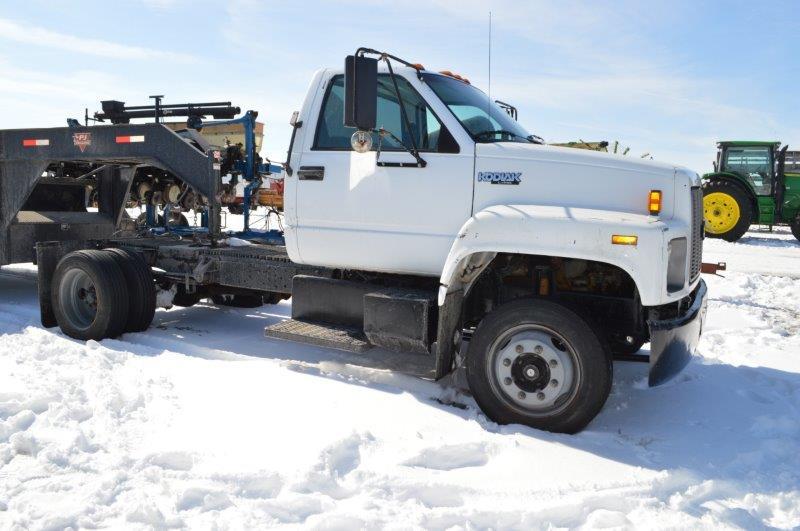 '95 Chevy Kodiak hauler truck w/ 114,578 miles, automatic trans, 2wd, goose