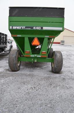 Brent 440 Gravity wagon w/ 425/65R22.5 Flotation tires