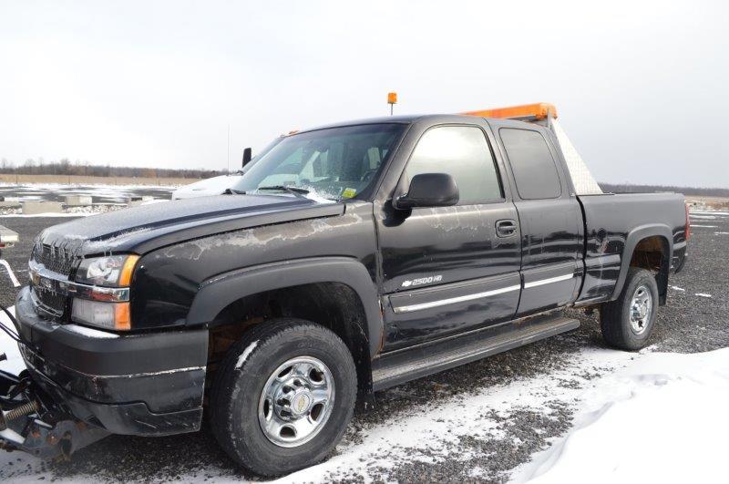 '03 Chevy Silverado 2500HD w/ 8' Western ultra-mount plow, 105,430 miles, t