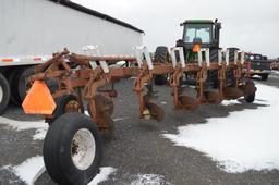 IH 720 6 bottom plow