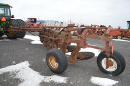 IH 720 6 bottom plow