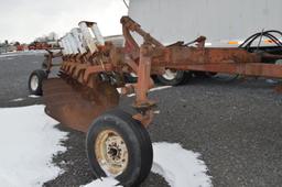 IH 720 6 bottom plow