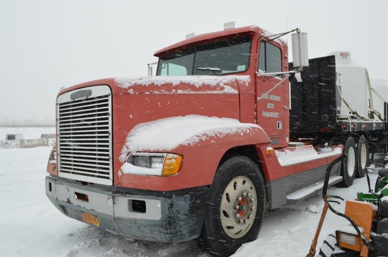 '95 Freightliner w/ 463,213 miles, day cab, 12,000# front axle, 46,000# bac