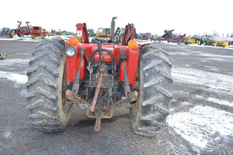 CIH 585 w/ loader 7'' material bucket, Pallet forks, Manure fork bucket, di