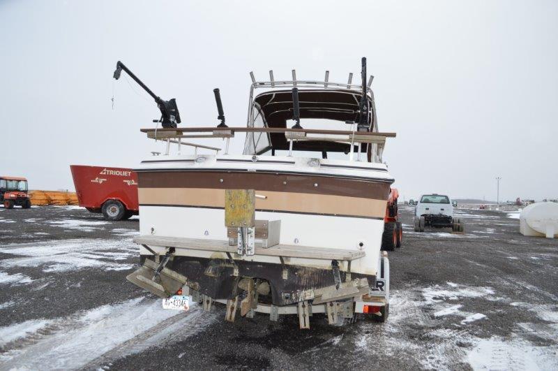 '81 Penn Yan speed boat w/ '91 Load Rite trailer, down riggers, pole holder