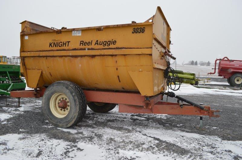 Kuhn Knight 3036 Real Auggie mixer 425/65R22.5 tires, (no scale head)