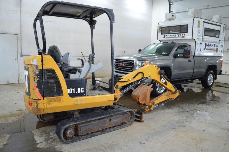 CAT 301.8C mini excavator w/ 2,225 hrs, rubber tracks, CAT 14" digging buck