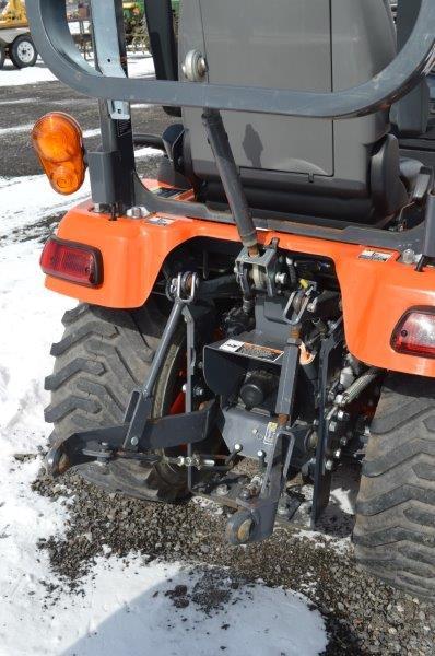 Kubota BX2370 w/161 hrs, 4wd, 60" deck, hydro, 540 pto, 3pt, (like new)