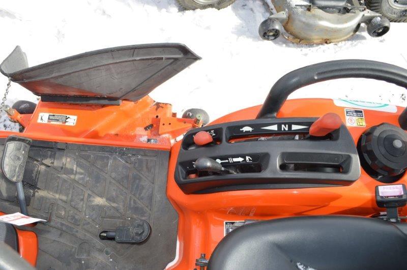 Kubota BX2370 w/161 hrs, 4wd, 60" deck, hydro, 540 pto, 3pt, (like new)