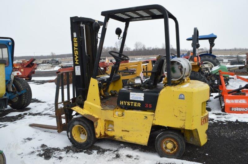 Hyster 35 w/ propane tank, 2400# lift, 48" forks, side shift, 20" front tir