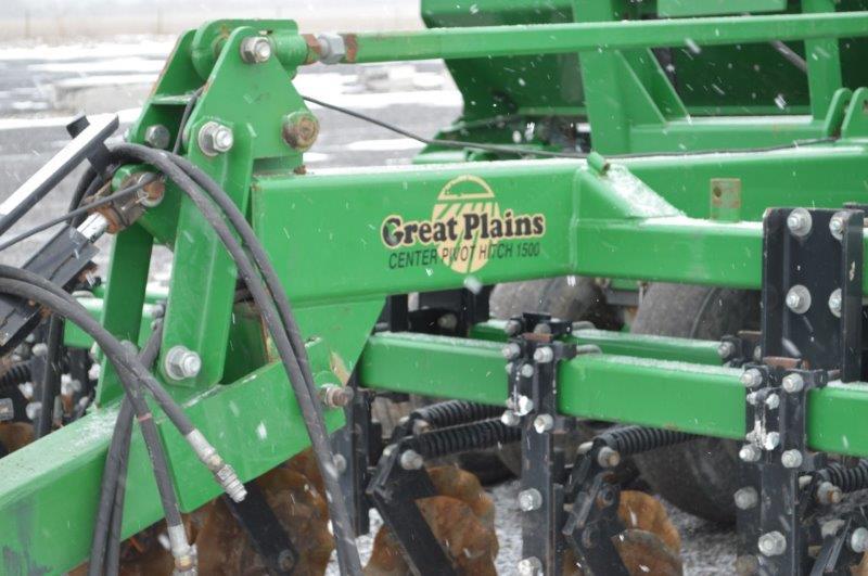 Great Plain 1520 notill grain drill,15', closer wheels, 10" rows