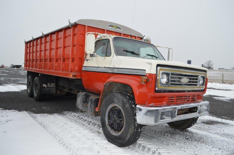 '75 GMC tandem axle grain truck, V8 gas engine, 18' dump box w/ Shure lock