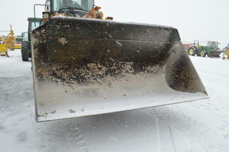 Hyundia HL755-9 wheel loader w/ 9,021 hrs, 9' bucket, hyd. quick attach, 4w