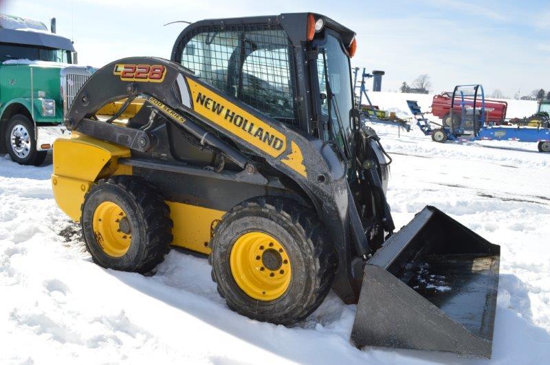 '15 NH L228 Skid loader w/ 3,572 hrs, cab, air, heat, hand and foot control