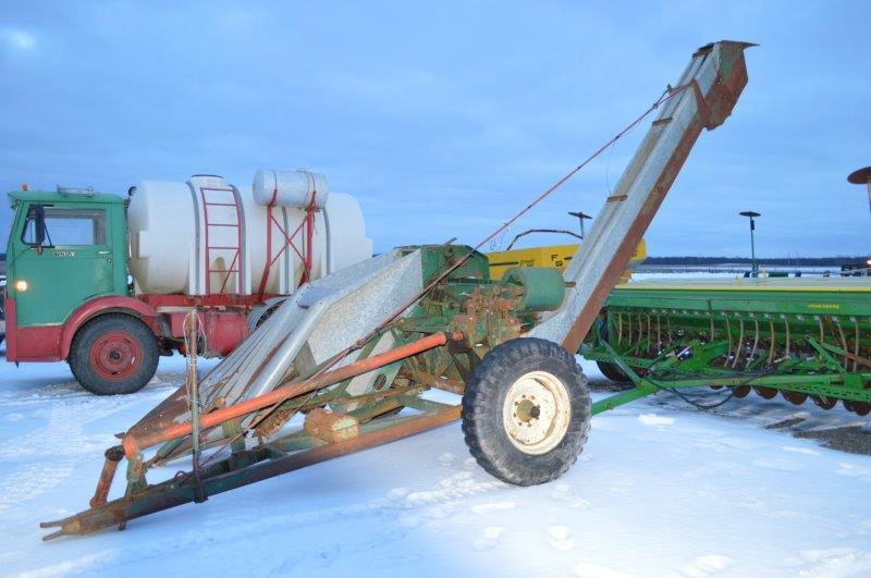 New Idea 323 1 row corn picker