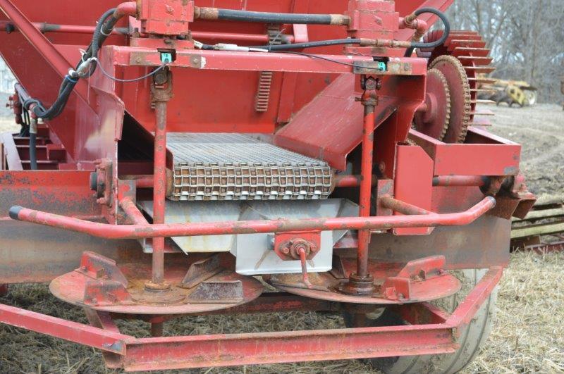 '13 BBI 10 ton fert spreader, 18' web, elec spinner speed, shur-lock tarp