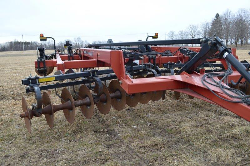 '08 CIH MRX690 7 shank disc ripper w/ rear hitch & hyd