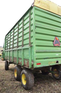 JD 716A Forage wagon, 3 beater, no roof