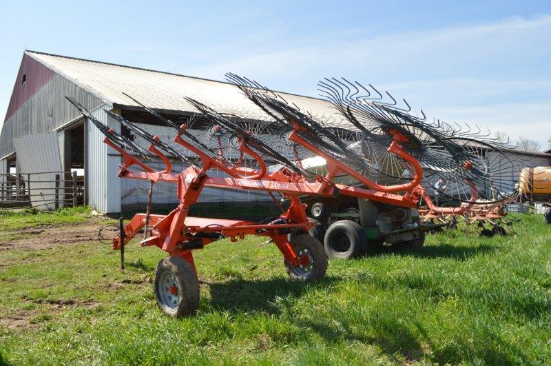 Kuhn Speedrake SR112 12 wheel rake