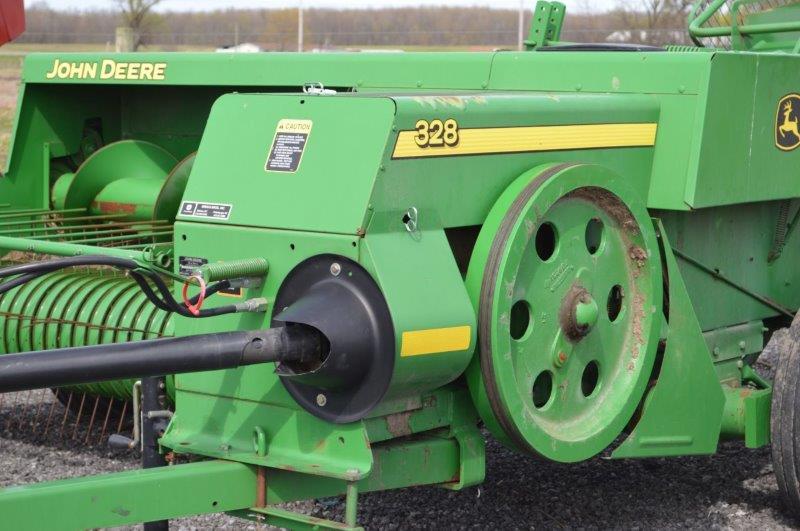 JD 328 square baler w/ JD 42 kicker, string tie, 5'4" pickup head, hyd bale tension