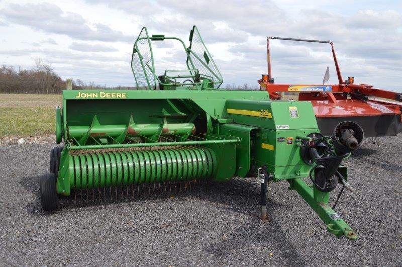 JD 328 square baler w/ JD 42 kicker, string tie, 5'4" pickup head, hyd bale tension