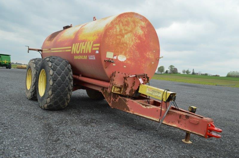 Nuhn Magnum 5000 gallon manure tanker w/ 30.5L-32 tires, serial# 01145