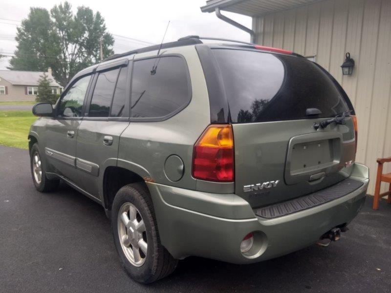 '03 GMC Envoy SLT SUV w/ 175,000 miles, sun roof, leather seats, V6 motor, power controls, tow packa