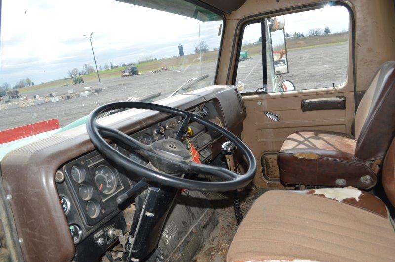 '79 International F model 10 wheeler w/ 20' 600 bushel grain dump body, tandem axle, IH 466 diesel m