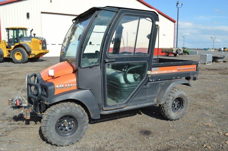 Husquvarna HUV 4421D w/ 630 hrs, AWD, winch, power dump, diesel, hitch, cab, heat