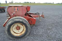 Int 510 12' grain drill w/ seeder