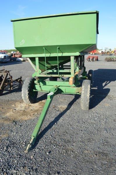 Oliver 250 bu gravity wagon