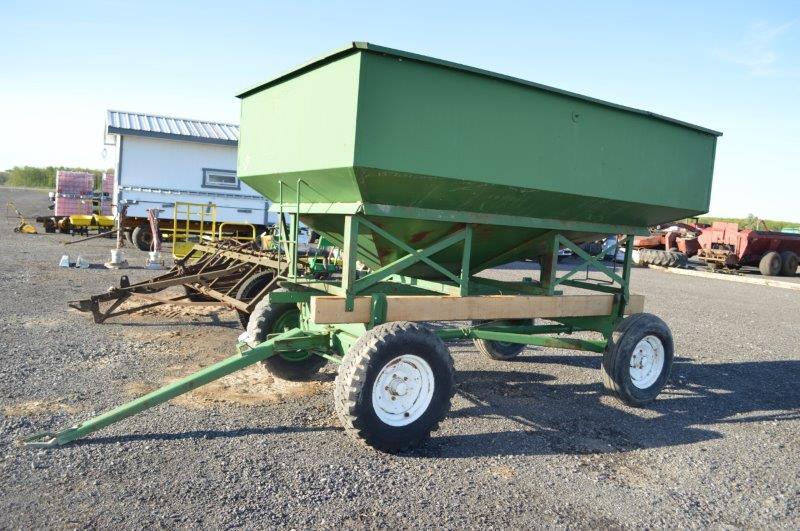 Oliver 250 bu gravity wagon