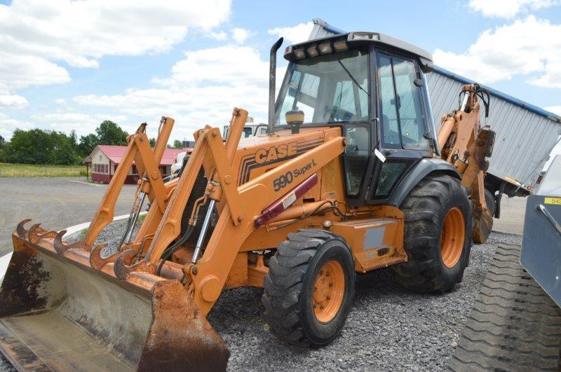 Case Super L backhoe w/ 7.5' front bucket, 21" digging bucket, ext.hoe, 6,619 hrs, 4wd,21L-24 rear t