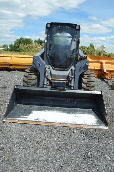 JD 318D skidloader w/ 1,847 hrs, cab w/ AC/heat, 14.17-5NHS tires, serial# 1T0318DALA0187596