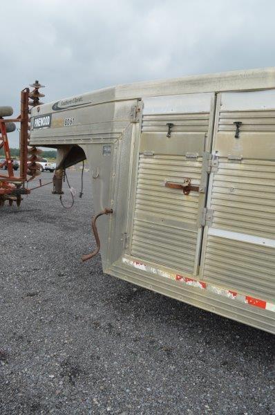 '06 Southern Classic goosneck cattle trailer w/ 3 gates, left & rear doors, 215/75R17.5 tires, 16,00