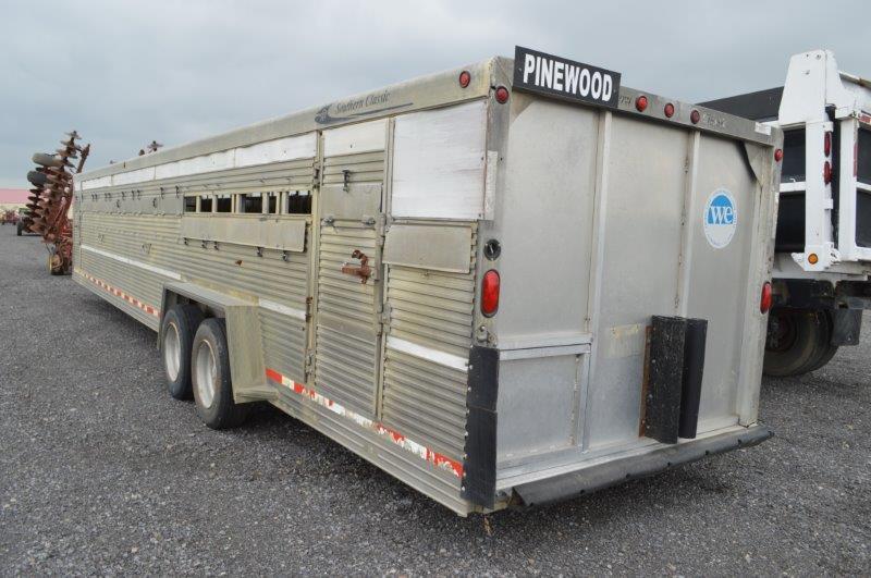 '06 Southern Classic goosneck cattle trailer w/ 3 gates, left & rear doors, 215/75R17.5 tires, 16,00