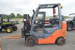 '10 Toyota 8FGCV25 forklift w/ 48" forks, propane, weight scales, (selling w/ no tank)