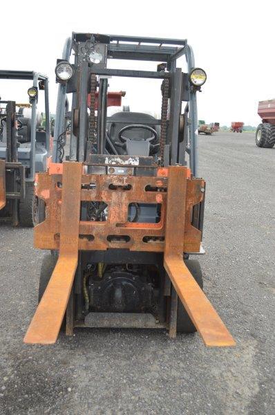 '10 Toyota 8FGCV25 forklift w/ 16,318 hrs, 48" forks, weight scales, (selling w/ no tank)