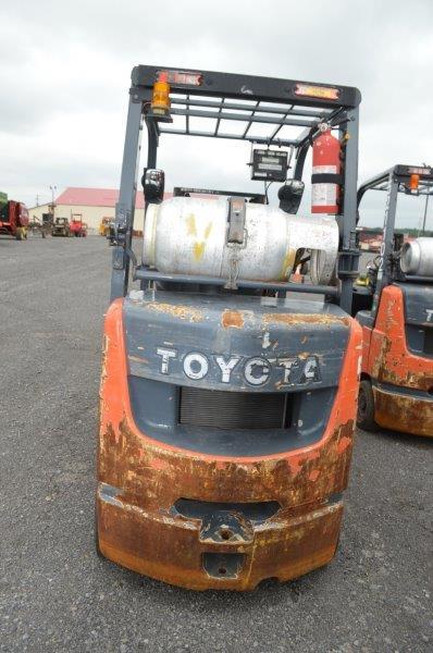 '10 Toyota 8FGCV25 forklift w/ 16,318 hrs, 48" forks, weight scales, (selling w/ no tank)