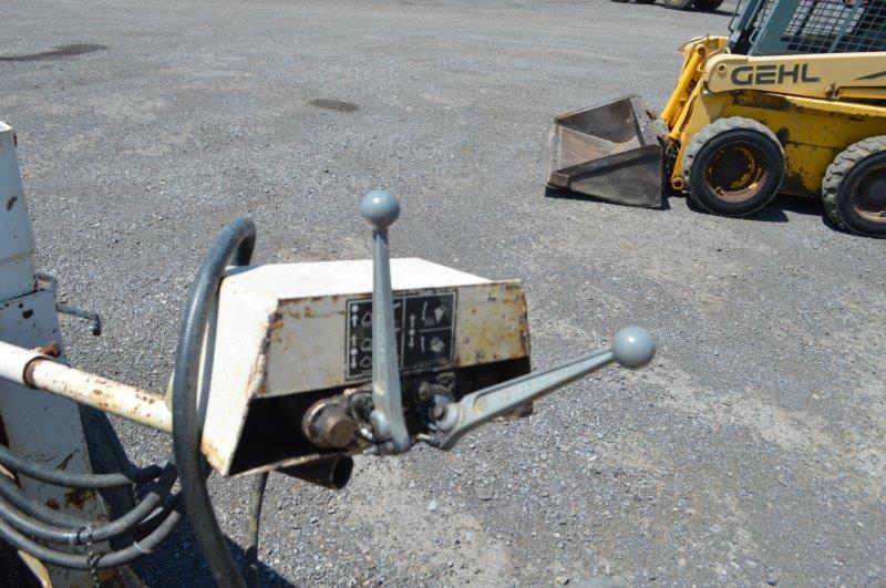 '85 Case 1194 w/ Case 54L loader w/ 6' bucket & 8' snow blade, 1,484 hrs, open station, 540 pto, 3pt