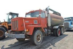 '86 Navistar IH F5070 truck w/ Husky 4500 manure tanker w/ 6 cylinder Cummins engine, 5 speed automa