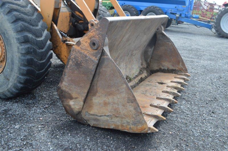 Case W20C payloader w/ hyd 2 in 1 8' heavy duty tooth bucket, rebuilt motor